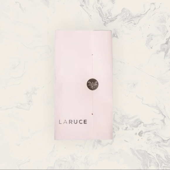 Laruce Beauty On The Go Set - Picture 2 of 3